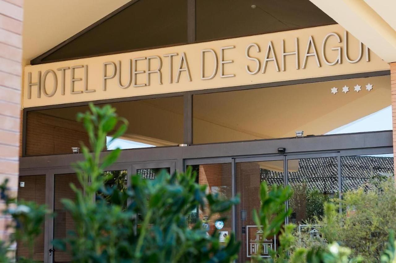 Hotel Puerta De Sahagun Exterior photo